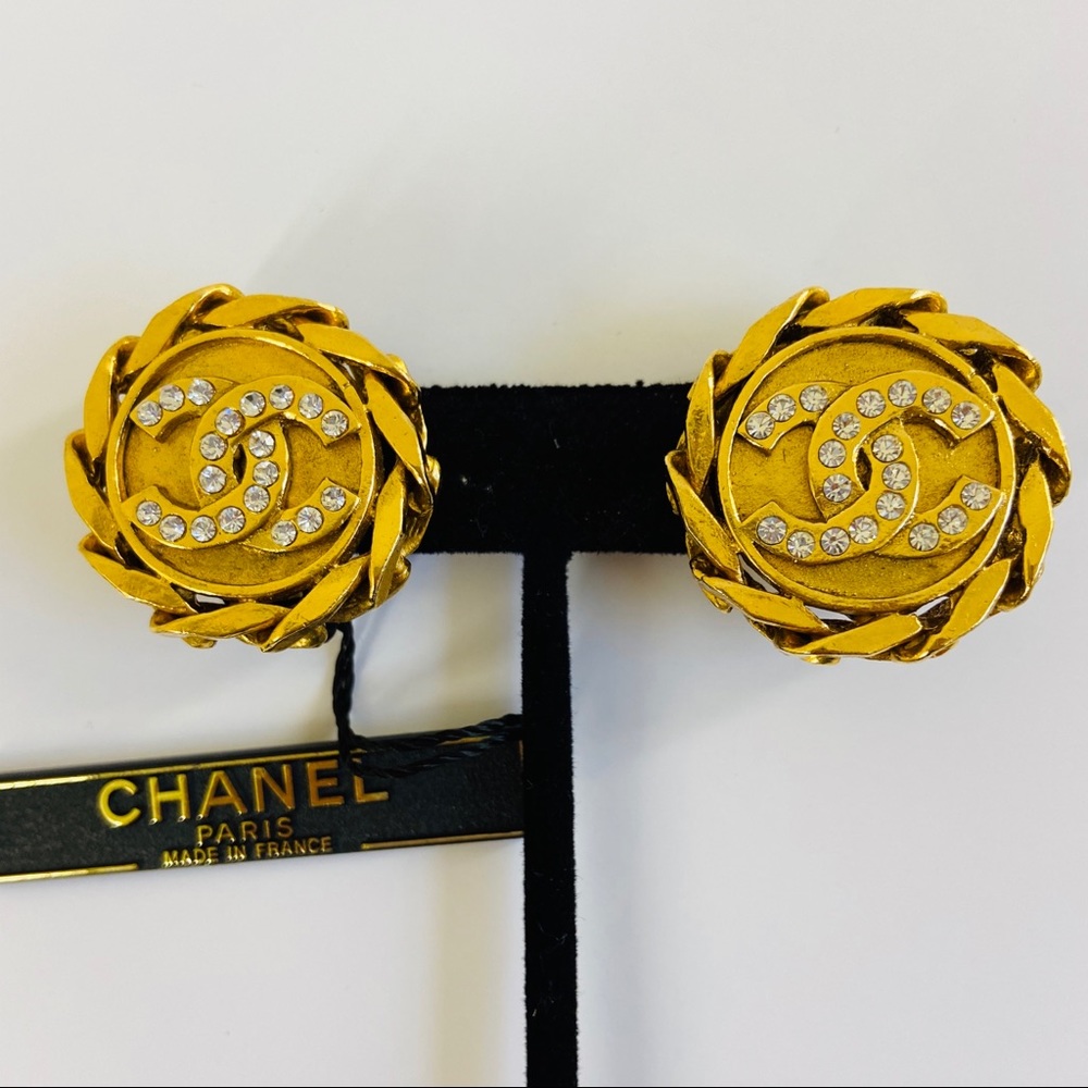 Large CHANEL clip on round earrings NWT